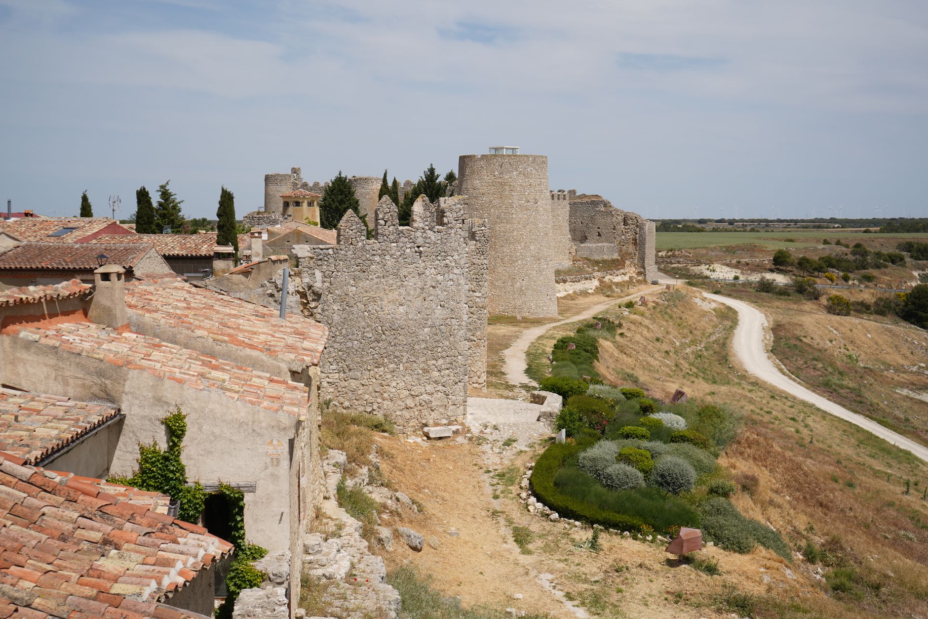 Château de Bonaguil et histoire du Lot-et-Garonne : une forteresse hors des cases — château de Bonaguil paysage médiéval