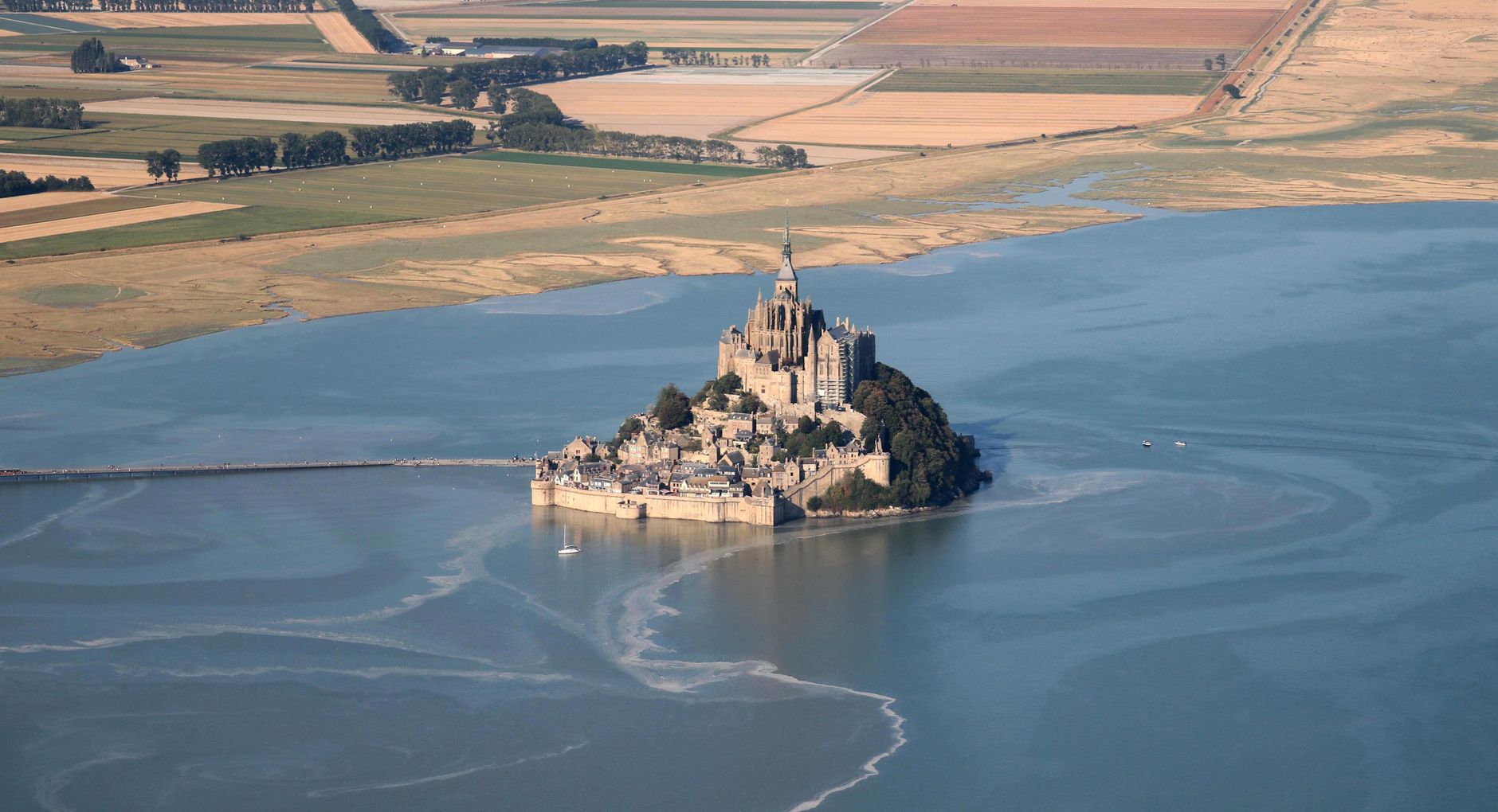 Mont-Saint-Michel breton ou normand : que disent la carte et les textes officiels ? — vue de l'île Mont-Saint-Michel