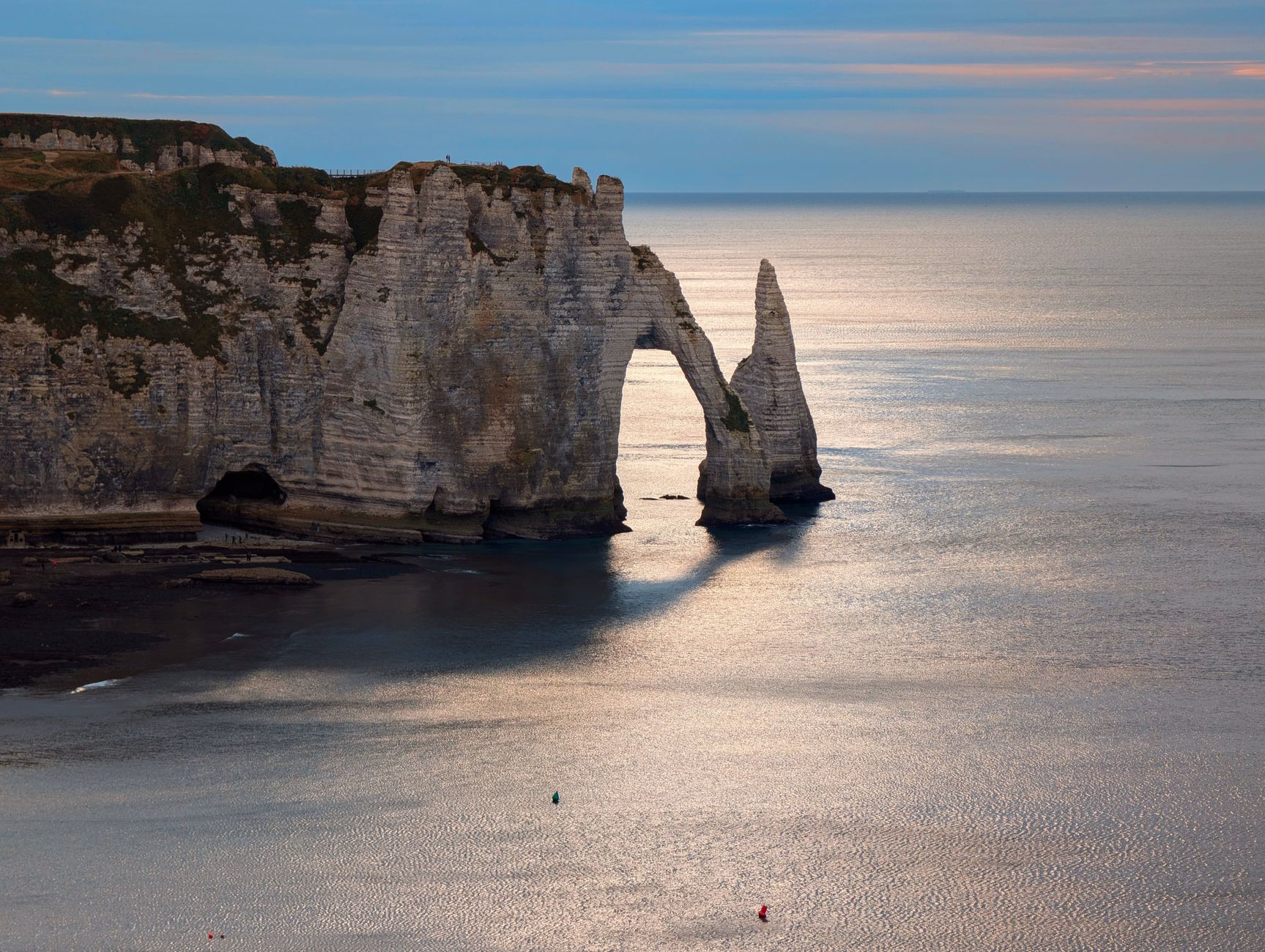 De la Côte Fleurie au — falaises côtières normandes au coucher de soleil