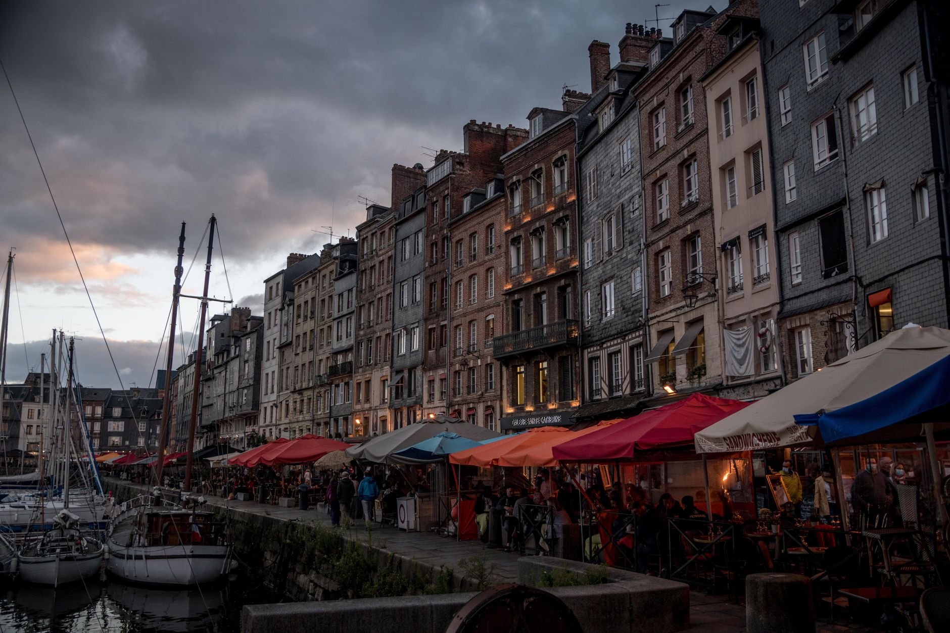 Gastronomie créative à deux pas du port de Honfleur : les tables de chefs qui valent le détour — restaurant de fruits de mer port de Honfleur
