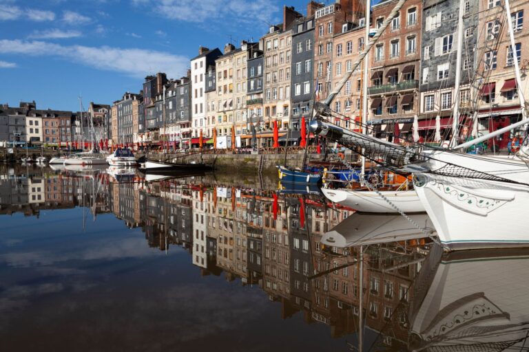 Nos meilleures tables au port — restaurant de fruits de mer port de Honfleur
