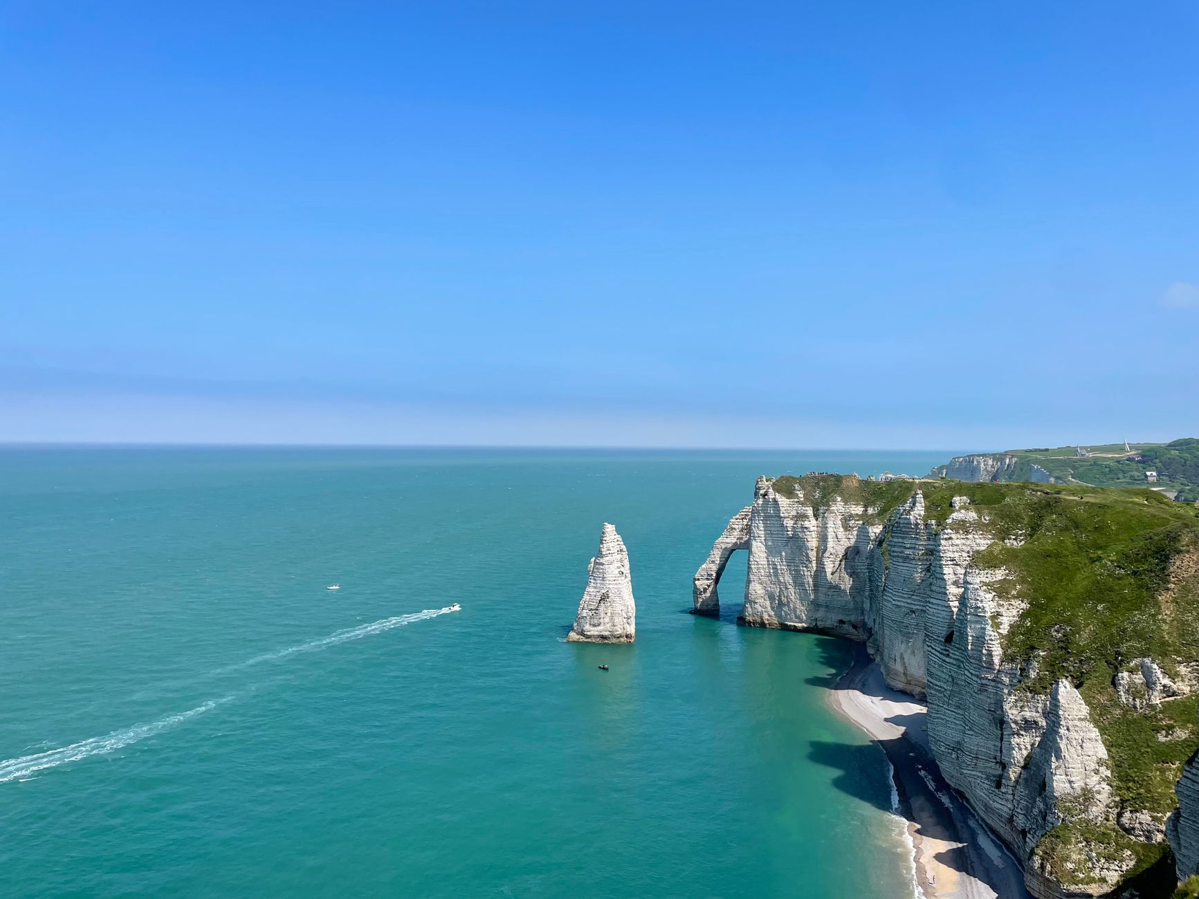 Où dormir à Fécamp en bord de mer pour profiter du littoral normand — vue côtière de Fécamp falaises