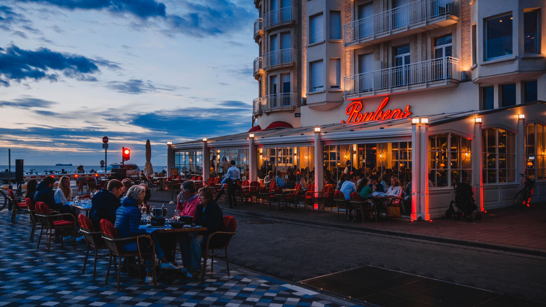 Les meilleurs restaurants du centre-ville de Dunkerque pour manger à deux pas du beffroi — restaurant Dunkerque terrasse vue mer