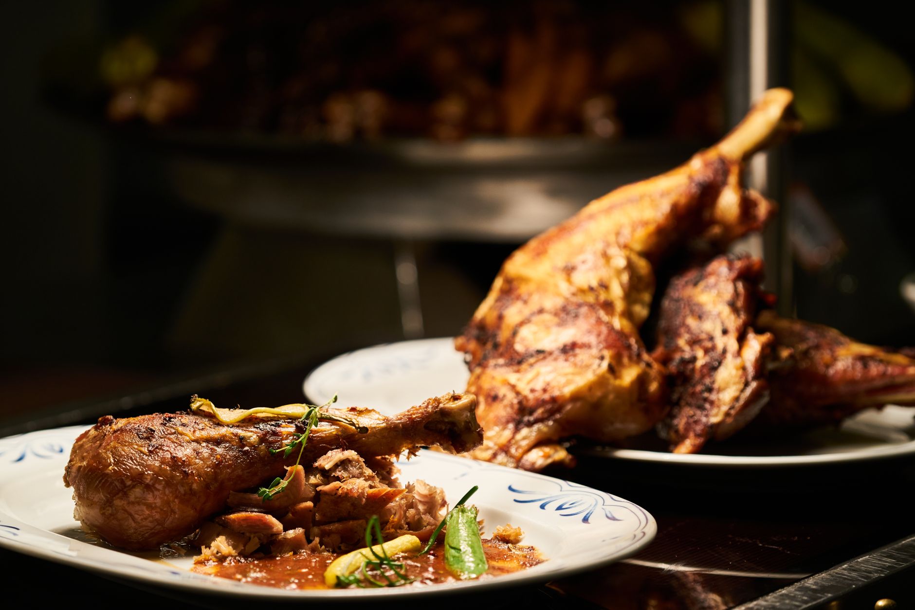 Où manger des cuisses de grenouille au restaurant à Paris sans tomber dans le piège à touristes — plat de cuisses de grenouille restaurant