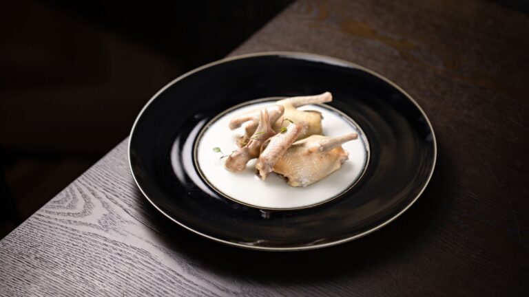 Où manger de bonnes cuisses — plat de cuisses de grenouille restaurant