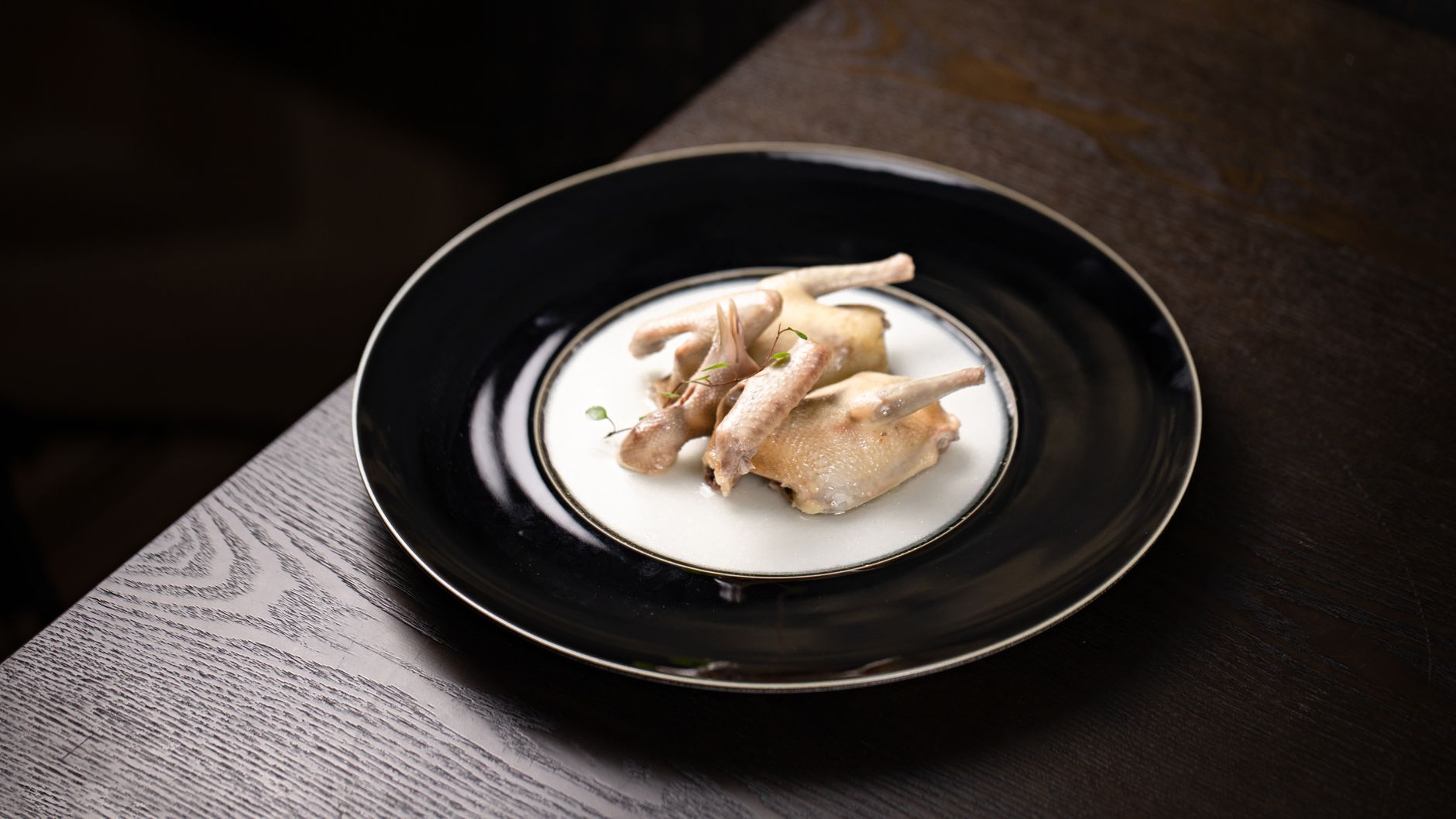 Où manger de bonnes cuisses — plat de cuisses de grenouille restaurant