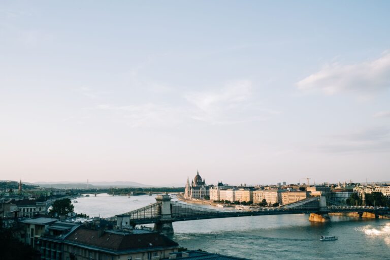 Comment visiter Budapest en 2 — ciel de Budapest au coucher du soleil