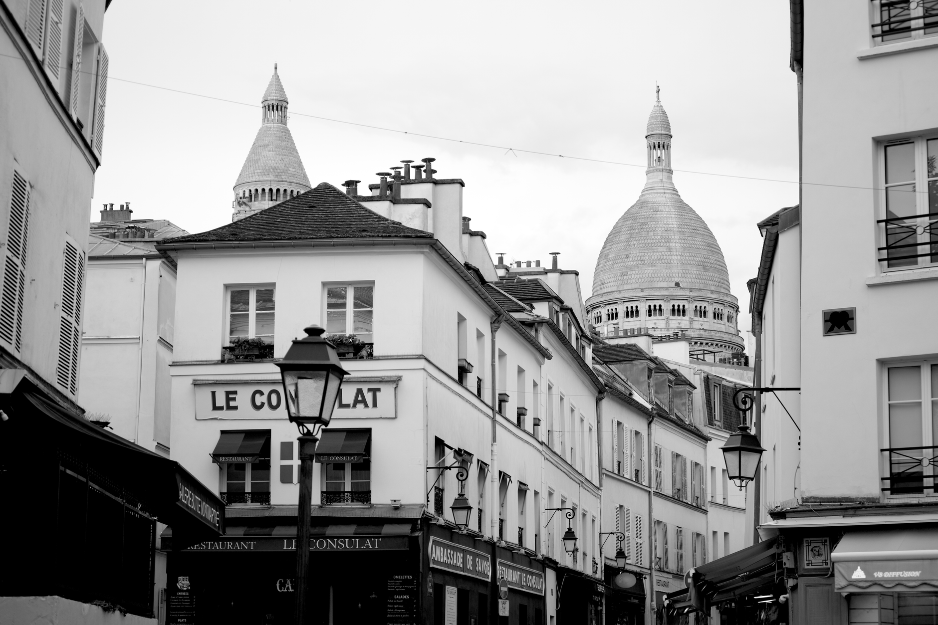 Quel est le meilleur quartier — vue de rue Paris Montmartre